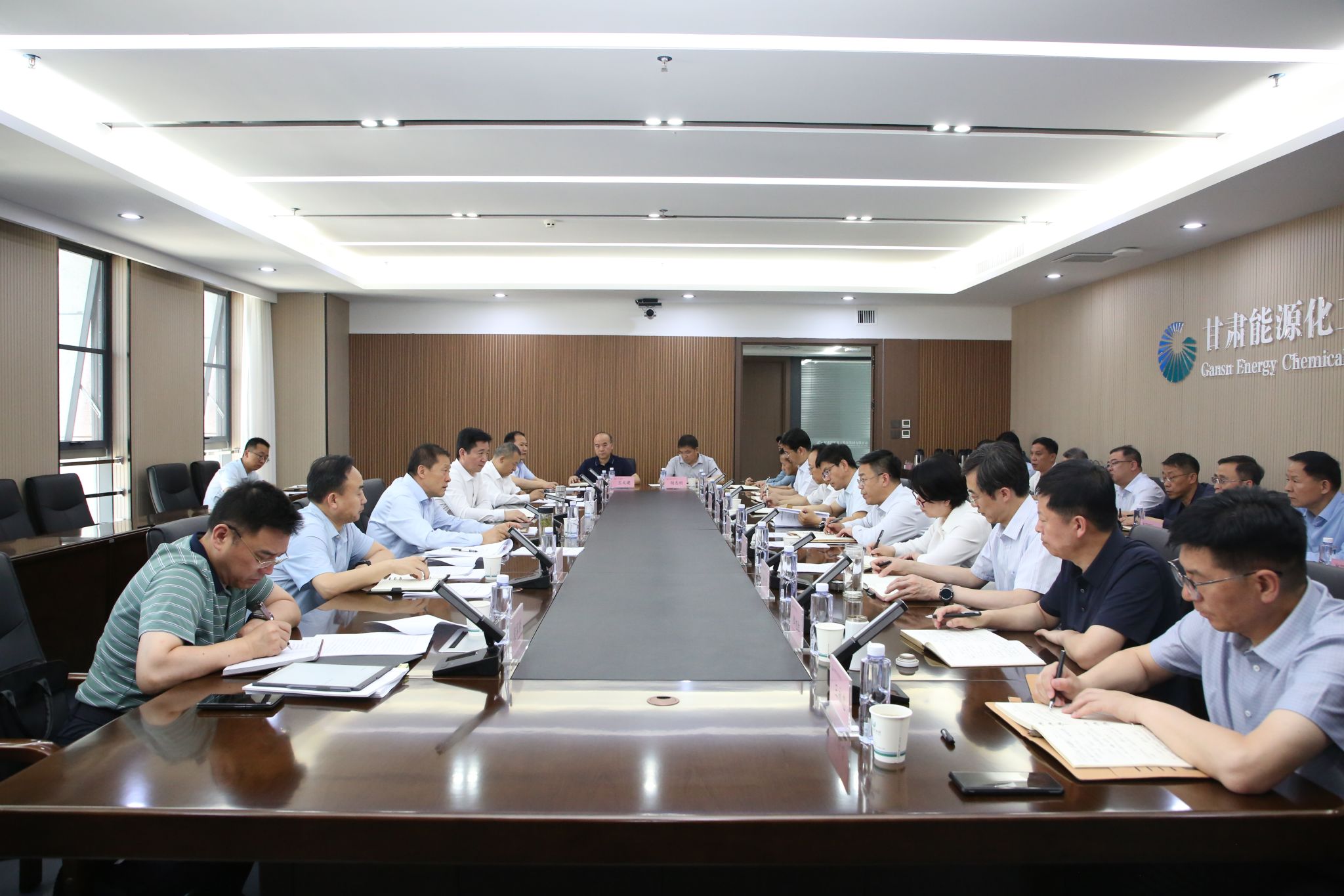 省指導能化集團與能化股份整合融合工作專班召開駐點工作會