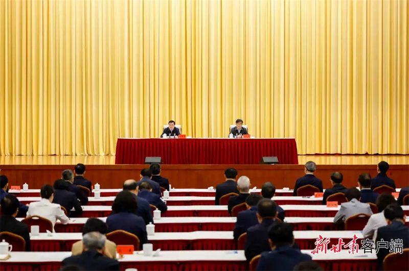 省委理論學習中心組舉行2025年第四次專題學習會 胡昌升主持并講話